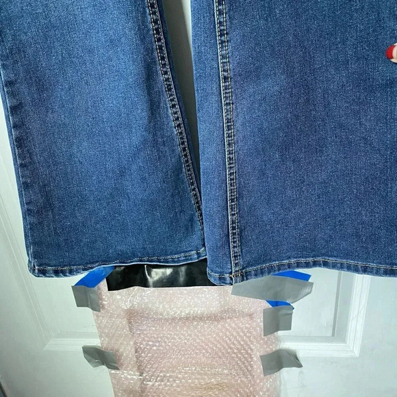 Y2K No Boundaries Jeans Low Rise Medium Wash Blue Women’s 5 Flare Leg Pockets - Picture 6 of 8